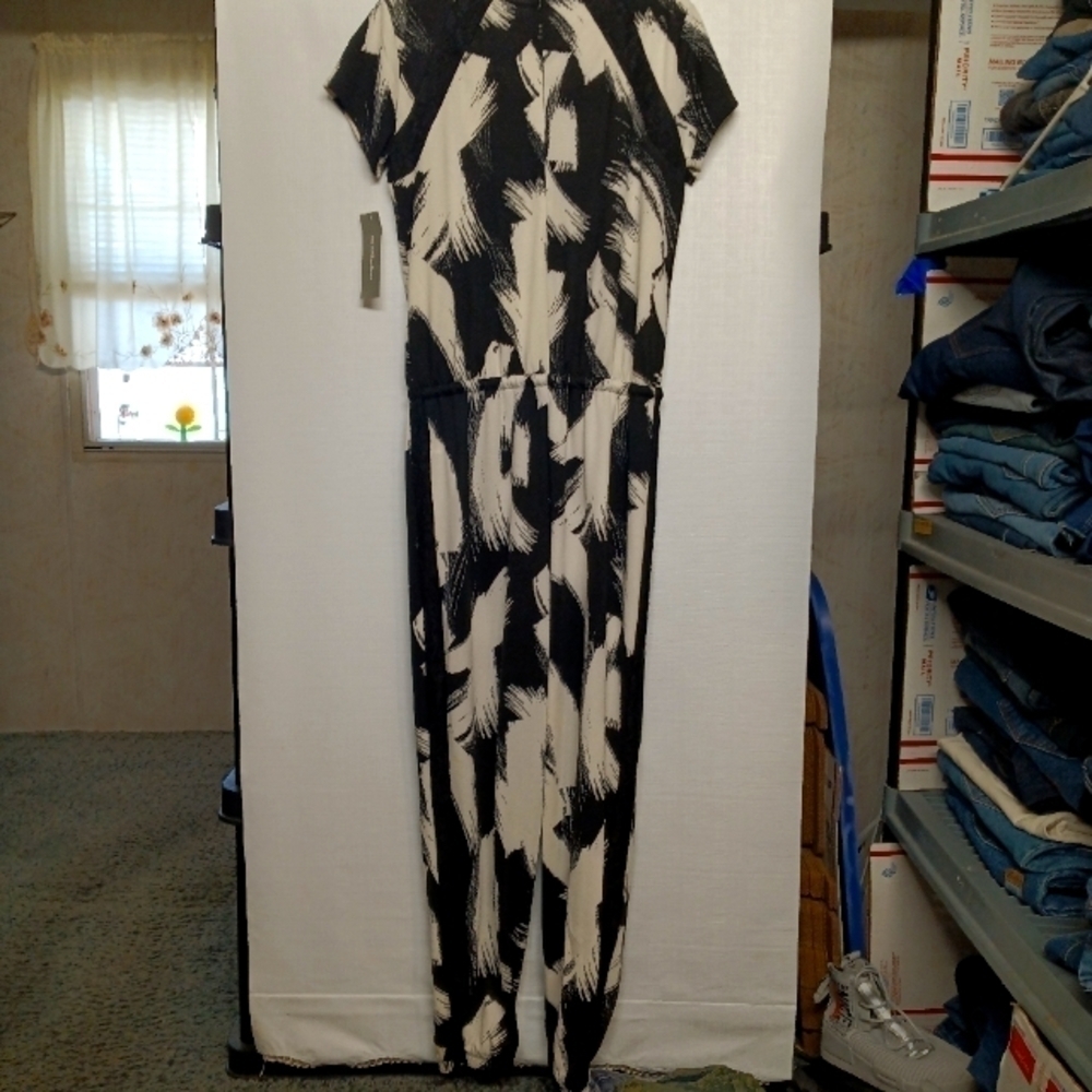 NY Collection Black & White Stretch Medium Jump Suit - Picture 4 of 7